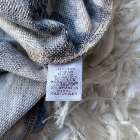 Over-sized Camo Top - Picture 3 of 6